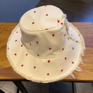 99%new Bucket hat,98%cotton. Approx. 3.5” brim